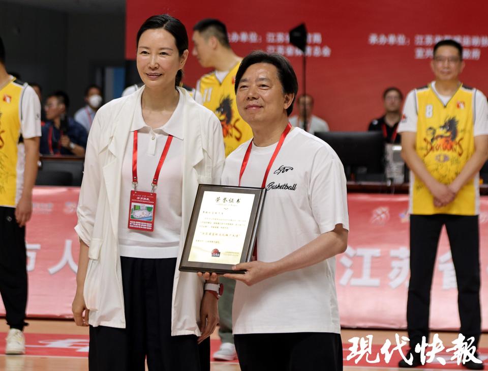 OaDAj, 心体育馆副, inews