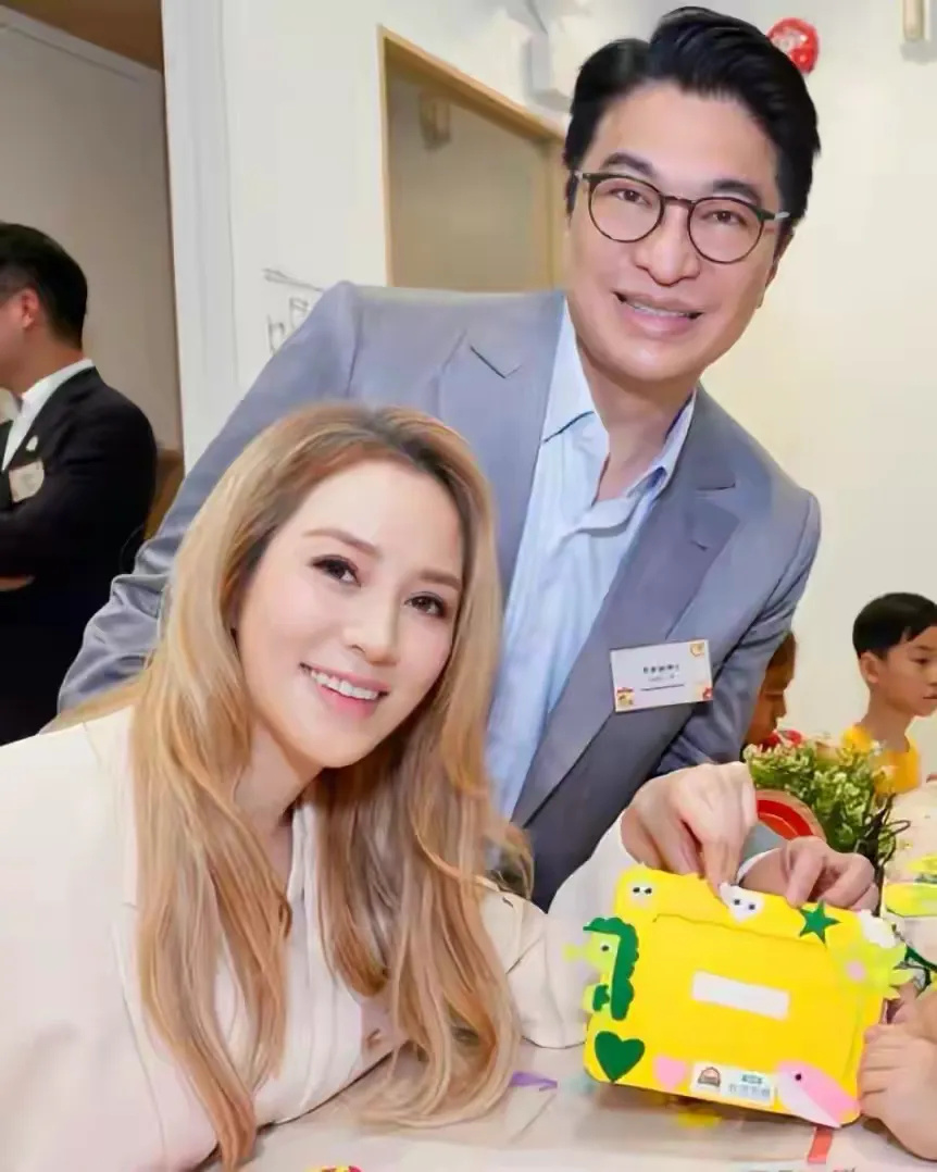 AA, 身为女主人, 近日