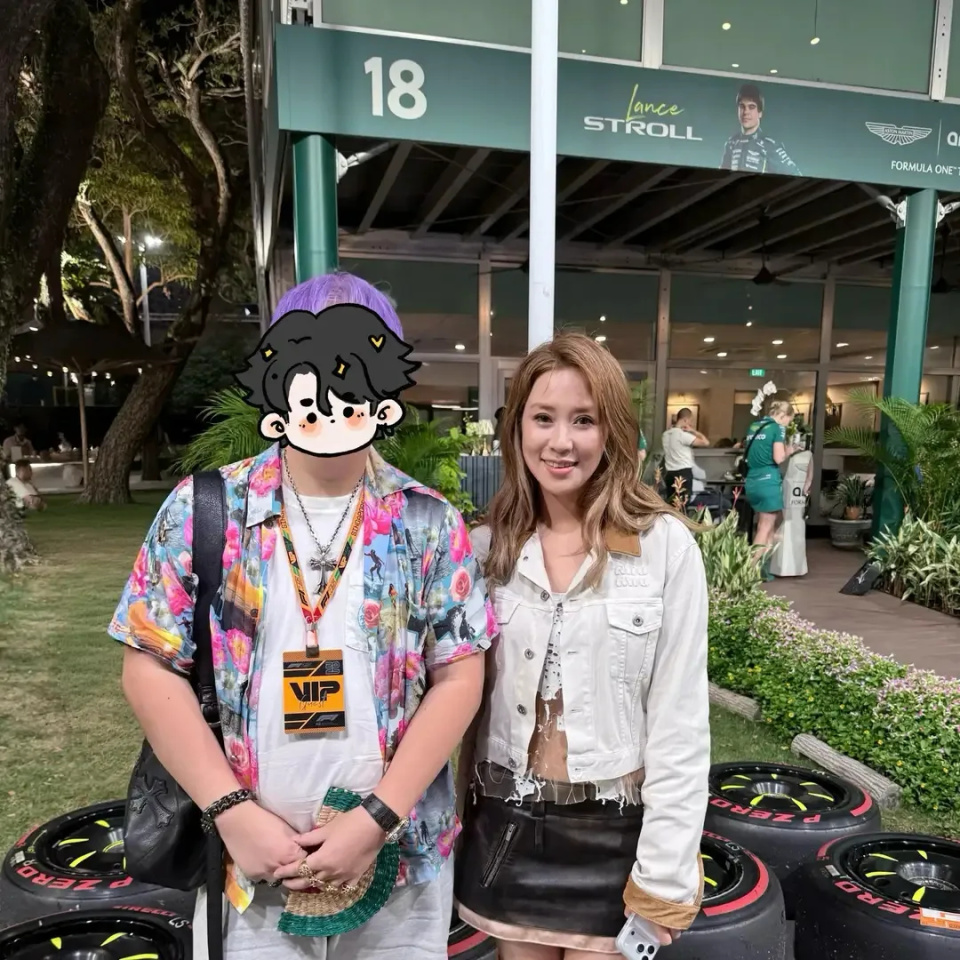 诚夫妇似乎, 俩美女相拥, kAsKS